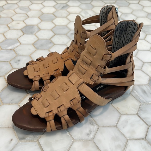 Matt Bernson Camel Leather Gladiator Back Zipper Sandal Women’s Size 6 - Picture 3 of 11